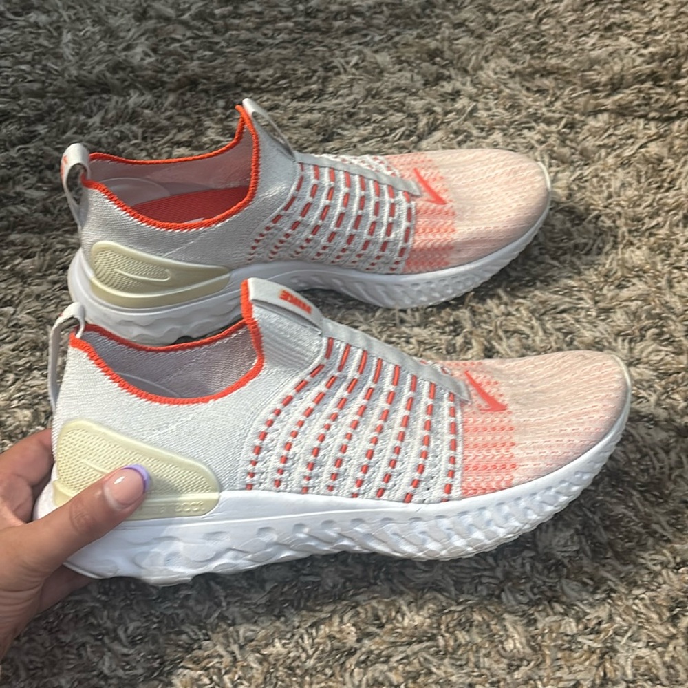 Nike tennis shoes